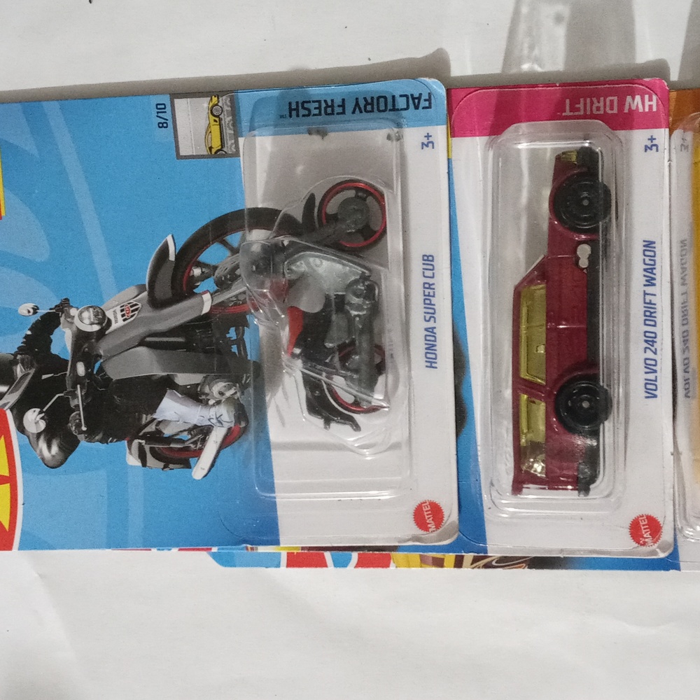 Hotwheels - Picture 2 of 3